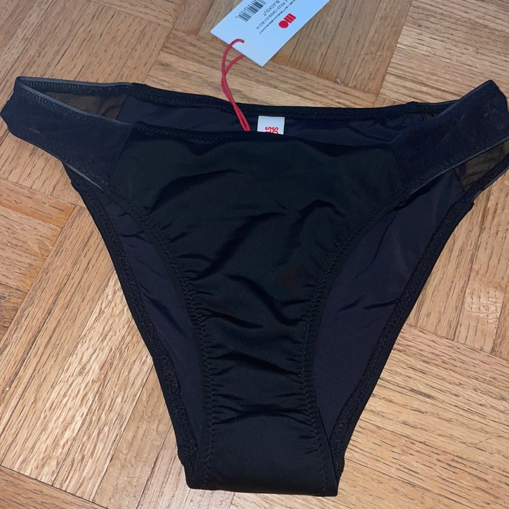 The Emily bottom mesh-blackout